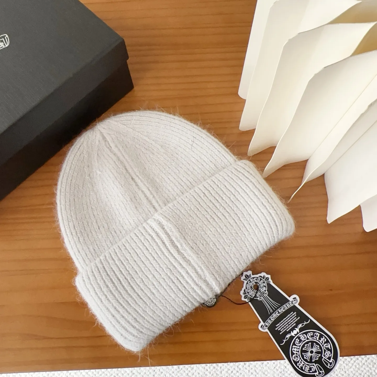 💰56 Crow Heart Angora Rabbit Fur Knitted Beanie for Autumn and Winter. This must be a favorite of minimalism. It is clean, neat, fashionable and versatile, and will definitely not be picky about your face shape! A fashionable classic that lasts forever! Fashionable black and white can be purchased together!